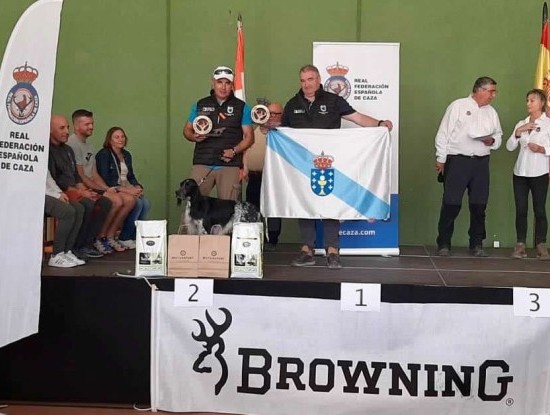 Noticia O Societario de Cazadores Terra Chá, referente a nivel nacional: Dous campións en Burgos e Valladolid